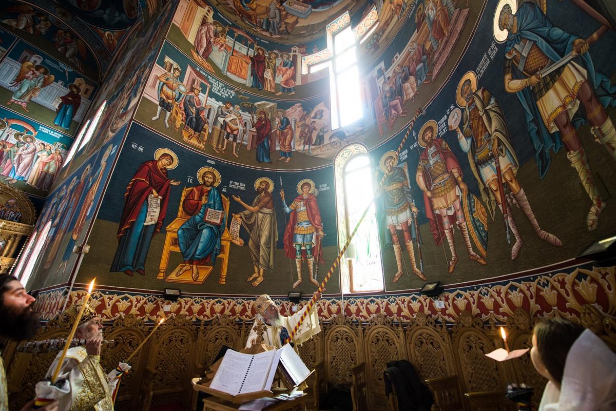 Sărbătoare Istorică In Cartierul Ieșean Alexandru Cel Bun Biserica Sfantul Ierarh Nectarie A Fost Sfințită Mitropolia Moldovei și Bucovinei Arhiepiscopia Iașilor