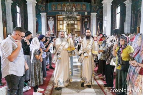 Priveghere la praznicul Schimbării la Față, la Mănăstirea Sihăstria / Foto: pr. Silviu Cluci