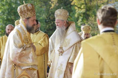 Binecuvântare arhierească la sărbătoarea Sfintei Cuvioase Parascheva – Soborul ierarhilor, 2025 / Foto: Claudiu Pântea