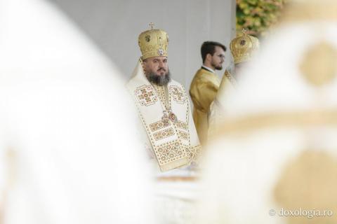 Binecuvântare arhierească la sărbătoarea Sfintei Cuvioase Parascheva – Soborul ierarhilor, 2025 / Foto: Claudiu Pântea