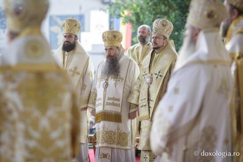 Binecuvântare arhierească la sărbătoarea Sfintei Cuvioase Parascheva – Soborul ierarhilor, 2025 / Foto: Claudiu Pântea