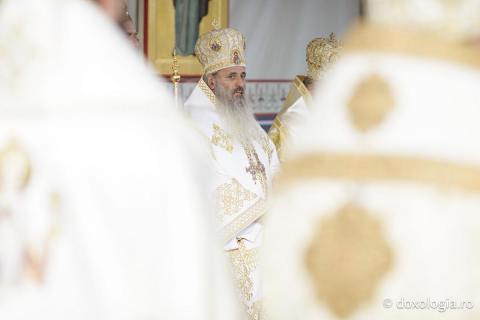 Binecuvântare arhierească la sărbătoarea Sfintei Cuvioase Parascheva – Soborul ierarhilor, 2025 / Foto: Claudiu Pântea