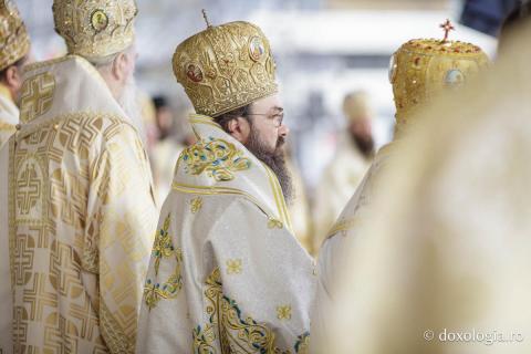 Binecuvântare arhierească la sărbătoarea Sfintei Cuvioase Parascheva – Soborul ierarhilor, 2025 / Foto: Claudiu Pântea