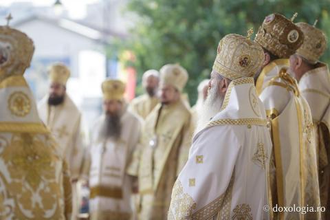 Binecuvântare arhierească la sărbătoarea Sfintei Cuvioase Parascheva – Soborul ierarhilor, 2025 / Foto: Claudiu Pântea