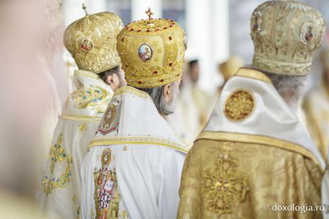 Binecuvântare arhierească la sărbătoarea Sfintei Cuvioase Parascheva – Soborul ierarhilor, 2025 / Foto: Claudiu Pântea