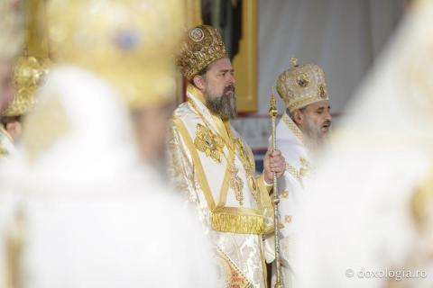 Binecuvântare arhierească la sărbătoarea Sfintei Cuvioase Parascheva – Soborul ierarhilor, 2025 / Foto: Claudiu Pântea