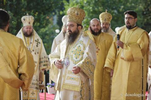 Binecuvântare arhierească la sărbătoarea Sfintei Cuvioase Parascheva – Soborul ierarhilor, 2025 / Foto: Claudiu Pântea