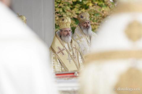 Binecuvântare arhierească la sărbătoarea Sfintei Cuvioase Parascheva – Soborul ierarhilor, 2025 / Foto: Claudiu Pântea