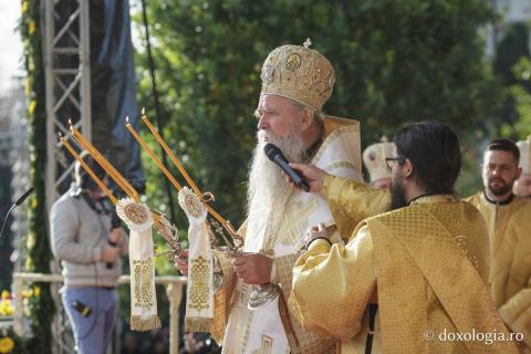 Binecuvântare arhierească la sărbătoarea Sfintei Cuvioase Parascheva – Soborul ierarhilor, 2025 / Foto: Claudiu Pântea