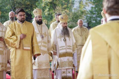 Binecuvântare arhierească la sărbătoarea Sfintei Cuvioase Parascheva – Soborul ierarhilor, 2025 / Foto: Claudiu Pântea