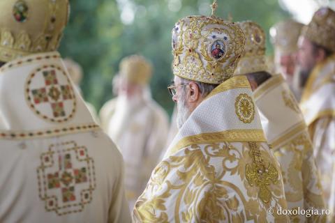 Binecuvântare arhierească la sărbătoarea Sfintei Cuvioase Parascheva – Soborul ierarhilor, 2025 / Foto: Claudiu Pântea