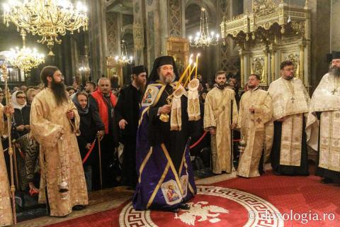Slujba de priveghere în cinstea Sfintei Cuvioase Parascheva la Catedrala Mitropolitană din Iași / Foto: pr. Silviu Cluci