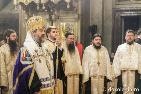 Slujba de priveghere în cinstea Sfintei Cuvioase Parascheva la Catedrala Mitropolitană din Iași / Foto: pr. Silviu Cluci