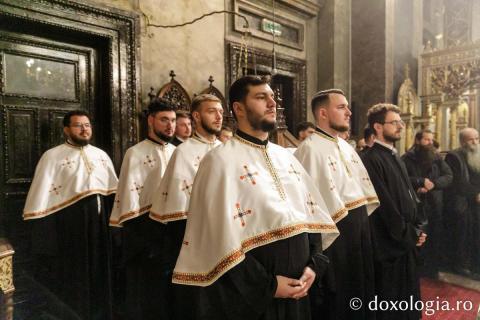 Slujba de priveghere în cinstea Sfintei Cuvioase Parascheva la Catedrala Mitropolitană din Iași / Foto: pr. Silviu Cluci