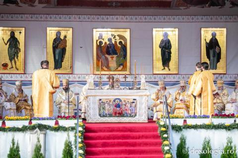 Bucuria credinței la Iași – Sfânta Liturghie în cinstea Sfintei Parascheva și a Sfântului Grigorie Palama, 2025 / Foto: Pr. Silviu Cluci