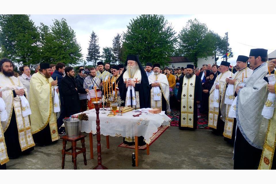 Piatra de temelie pentru biserica Parohiei Loturi Enescu