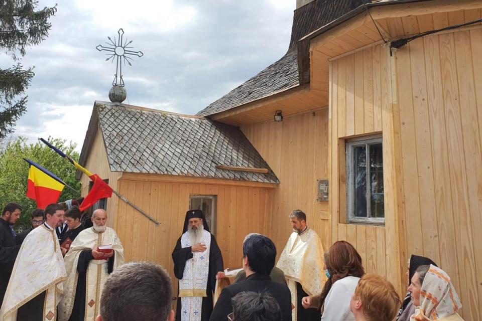 Slujba Vecerniei la Parohia „Sfântul Nicolae” Conțești din comuna Girov, județul Neamț