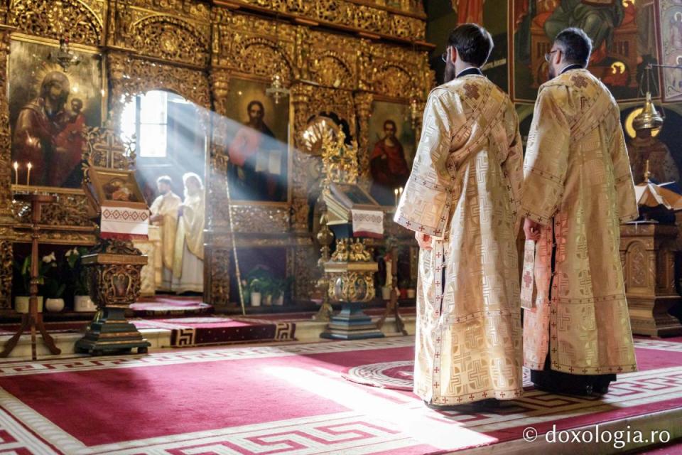 Diaconi din soborul slujitor / Foto: Oana Nechifor