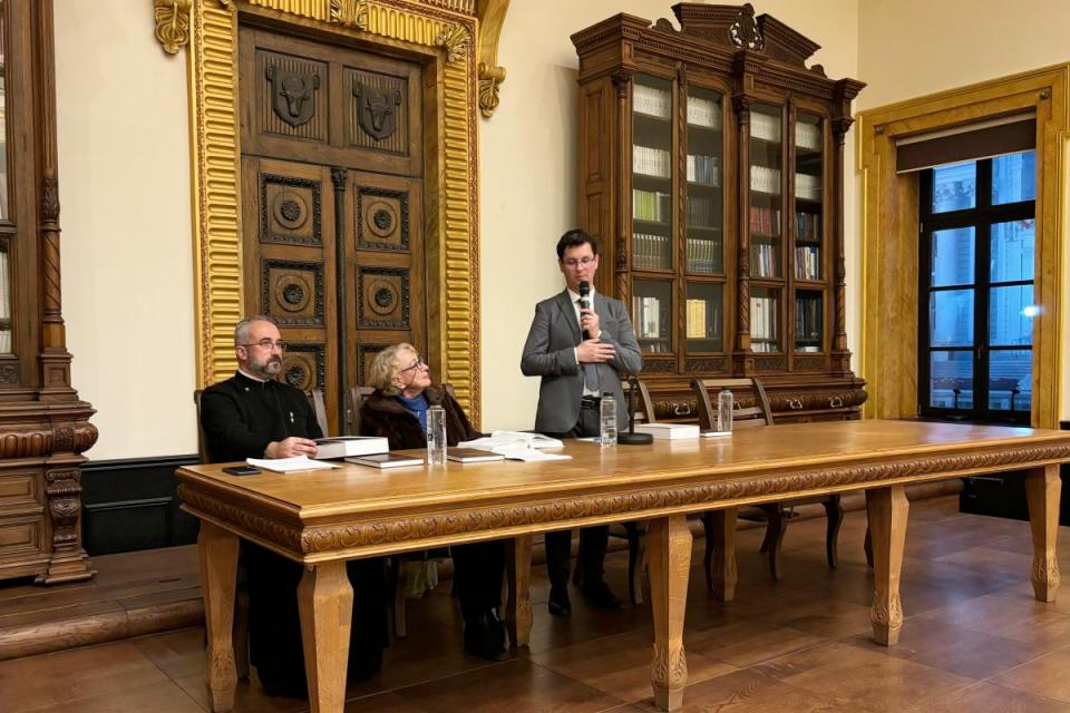 Psaltirea lui Dosoftei, prezentată la Iași: ediția critică N.A. Ursu și ediția facsimil / Foto: Flavius Popa