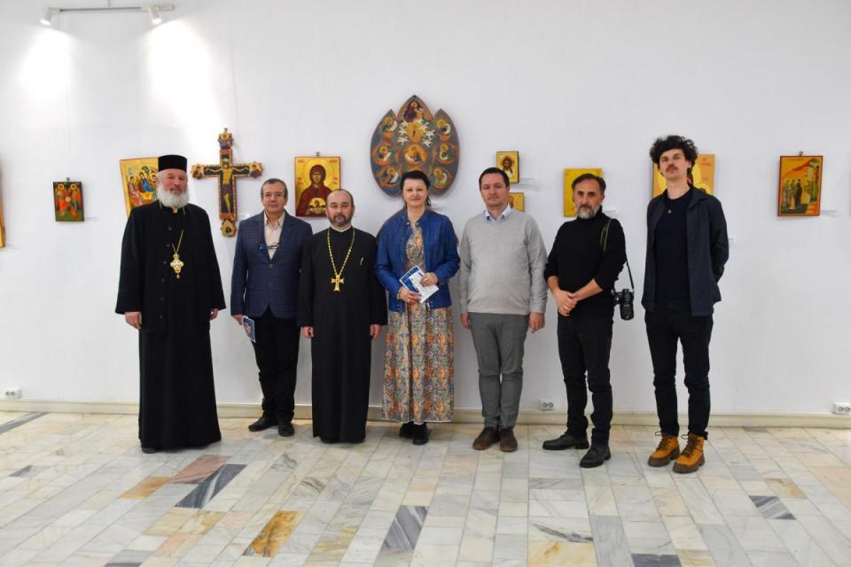 „Din tradiție în contemporaneitate”: Expoziție de artă sacră la Muzeul Județean Vaslui