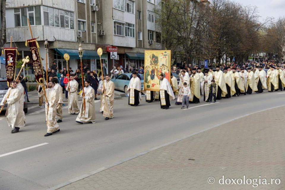 Aproximativ 2000 de credincioși au participat la Procesiunea de Florii din Iași / Foto: Pr. Silviu Cluci