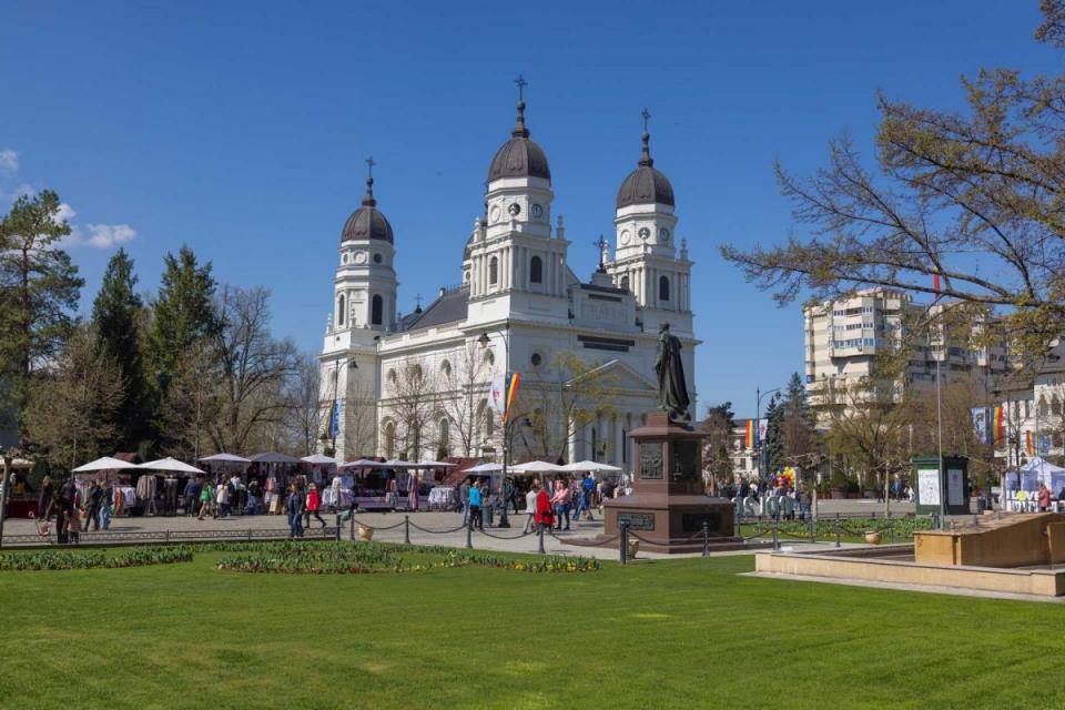 Vernisajul expoziţiei „Oameni şi îngeri. Oameni şi sfinţi”, un dialog între artă şi spiritualitate, găzduit la Iaşi / Foto: Andrei Cucu