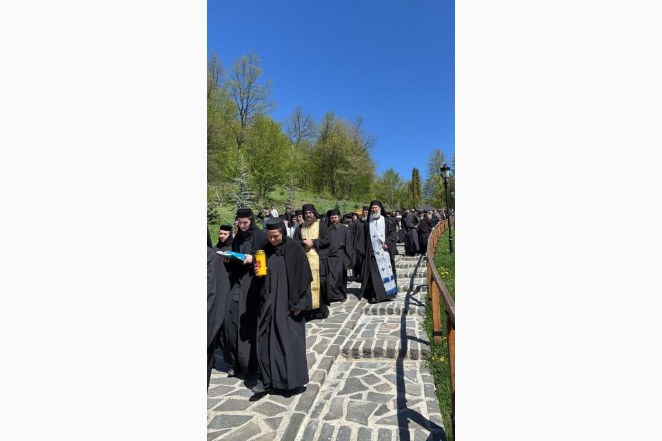 Au fost deshumate moaştele Sfinților Cuvioși Cleopa și Paisie de la Sihăstria / Foto: Mihail Vrăjitoru