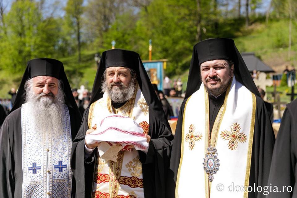 Au fost deshumate moaştele Sfinților Cuvioși Cleopa și Paisie de la Sihăstria / Foto: pr. Silviu Cluci