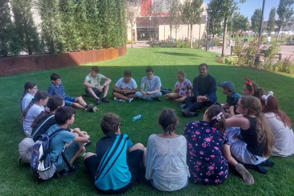 „Micii creștini, călători cu Hristos pe drumul cunoașterii” - Școala de vară de la Parohia „Sfinții Împărați” Broscăuți