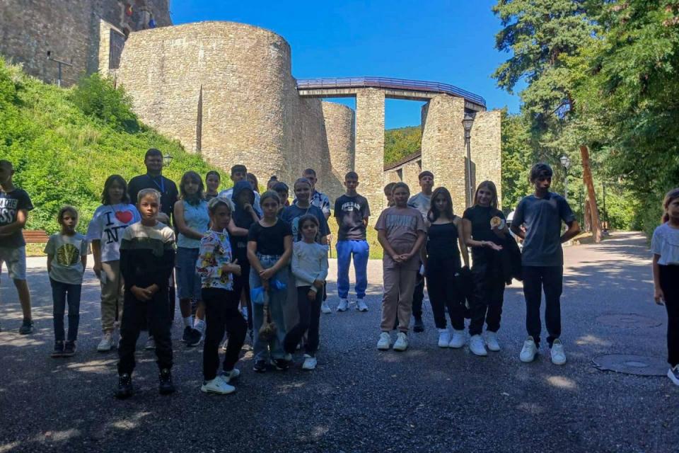Copiii din Vladomira și Hermeziu, în excursie culturală și recreativă la Neamț