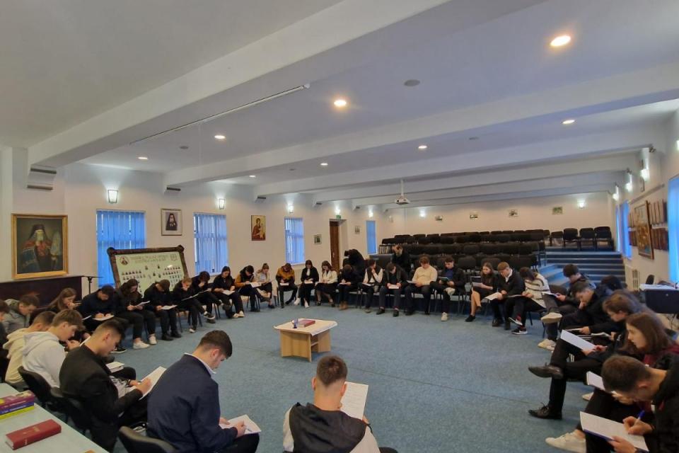 Concursul „Cercetați Scripturile…”, ediția a III-a – o chemare la lumina Cuvântului în Săptămâna Sfintei Scripturi, la Seminarul de la Mănăstirea Neamț