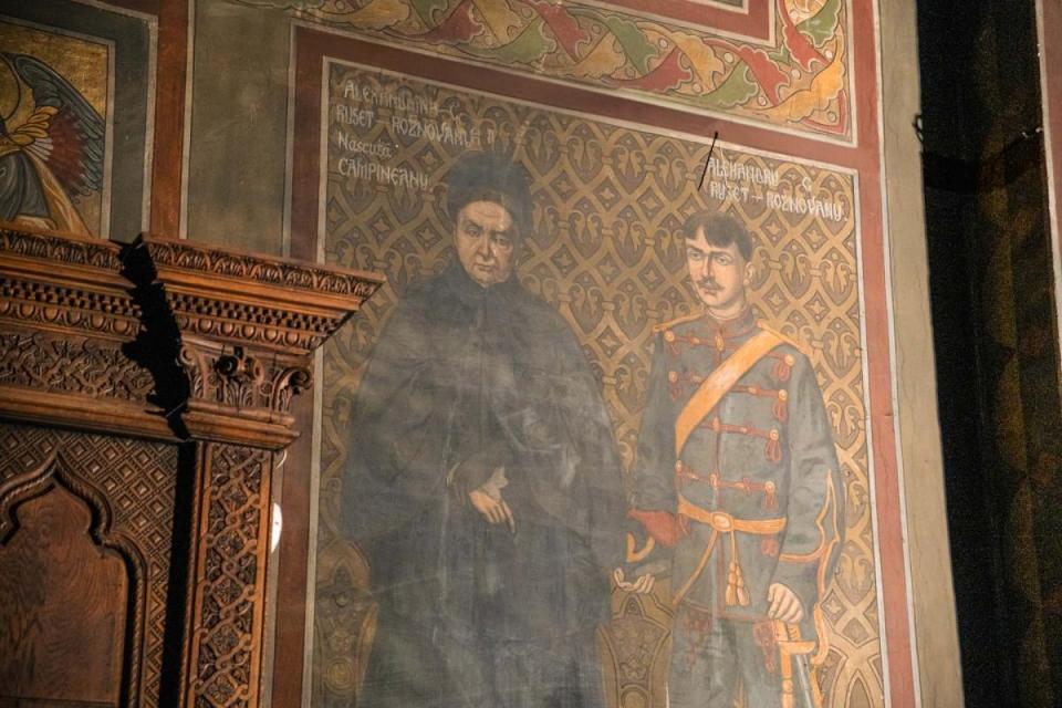 Donează pentru „Doamna din parcul cu trandafiri”! Salvează biserica din Roznov!