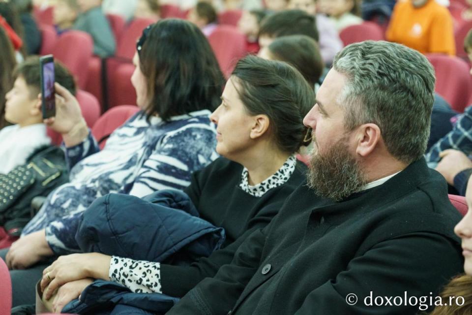 Bucurie la Serbarea de Crăciun organizată de Fundația Antibiotice „Știință și Suflet” / Foto: Mihail Vrăjitoru