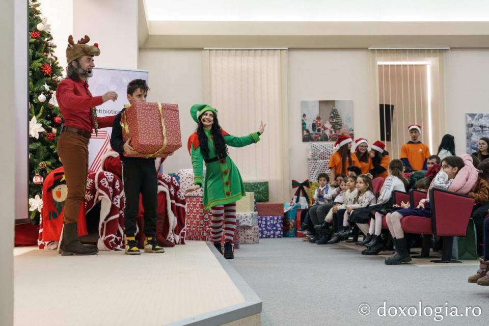 Bucurie la Serbarea de Crăciun organizată de Fundația Antibiotice „Știință și Suflet” / Foto: Mihail Vrăjitoru