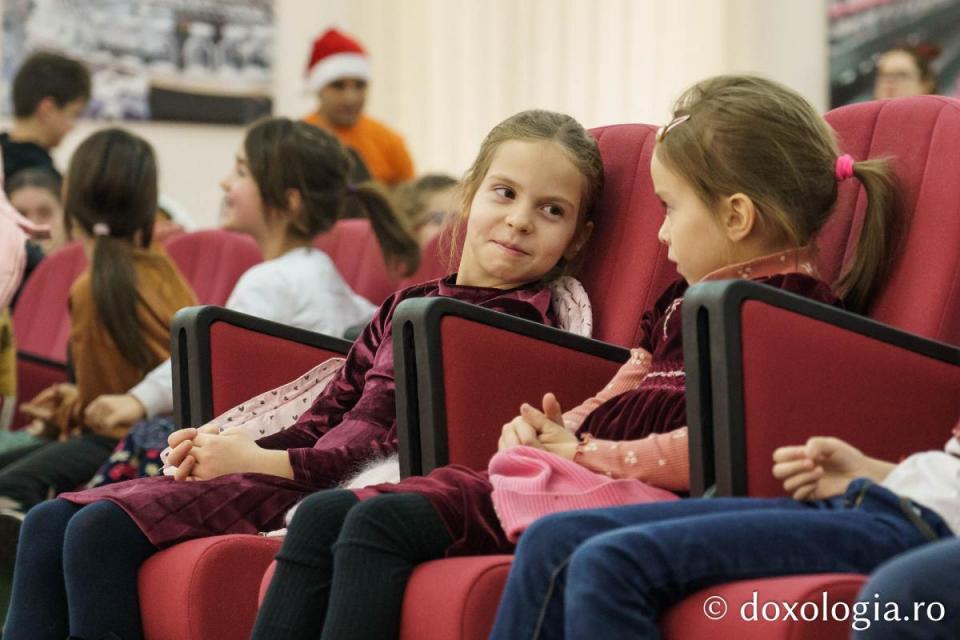 Bucurie la Serbarea de Crăciun organizată de Fundația Antibiotice „Știință și Suflet” / Foto: Mihail Vrăjitoru
