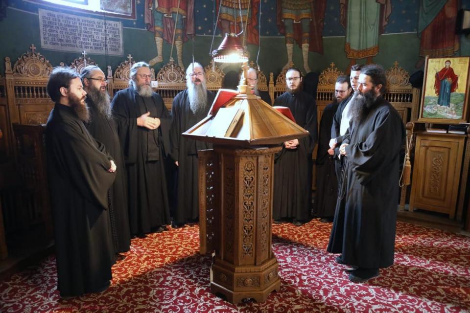 Preasfințitul Părinte Nectarie de Bogdania a slujit la Mănăstirea Sihăstria în Duminica a 29-a după Rusalii / Foto: Părintele Ghelasie